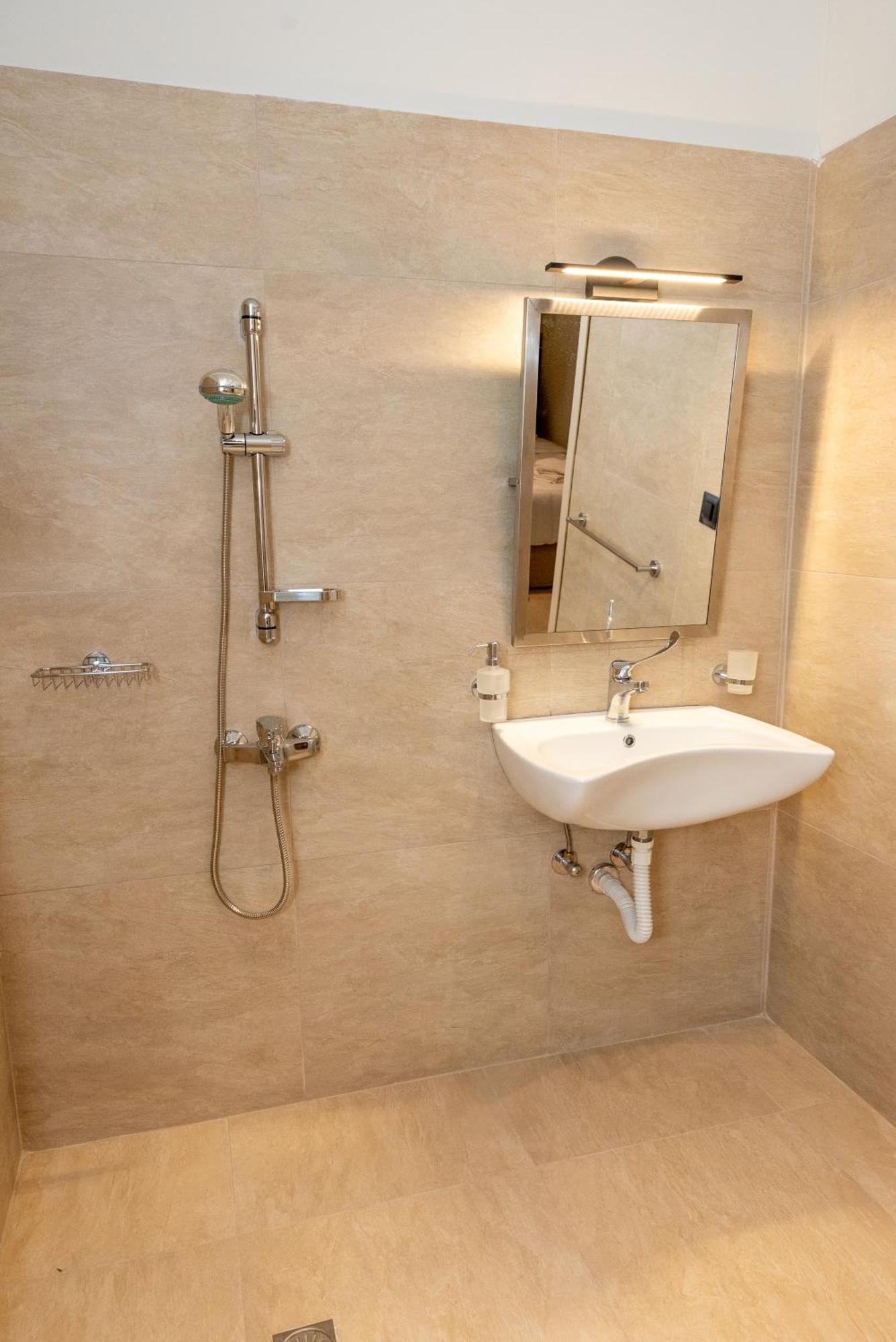 Apartment Tokyo Chios Town